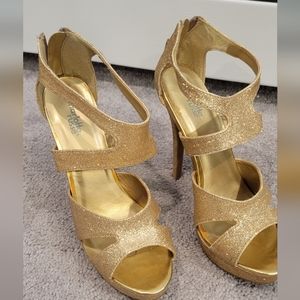 Sparkle Golden Heels size 8